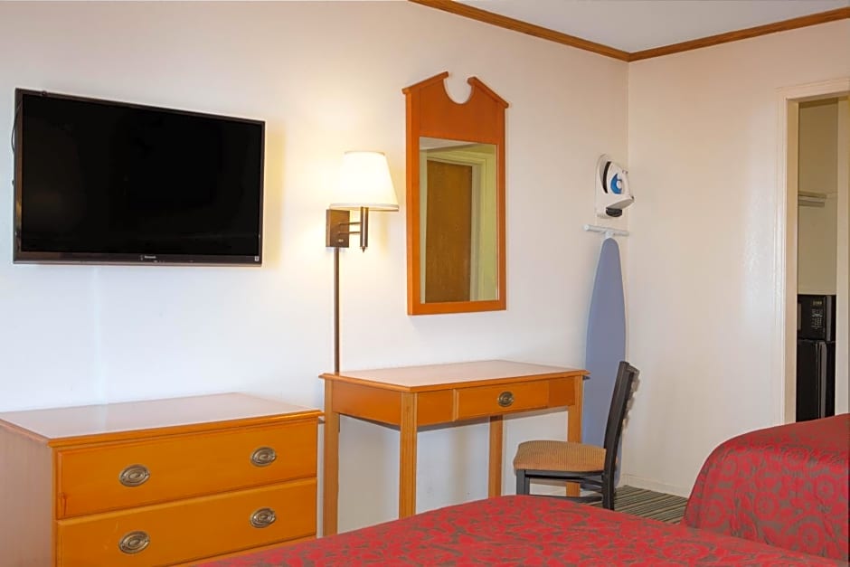 Days Inn by Wyndham Wichita West Near Airport