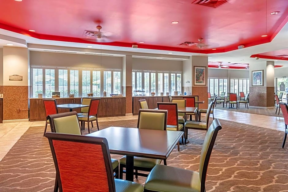 Comfort Suites Maingate East