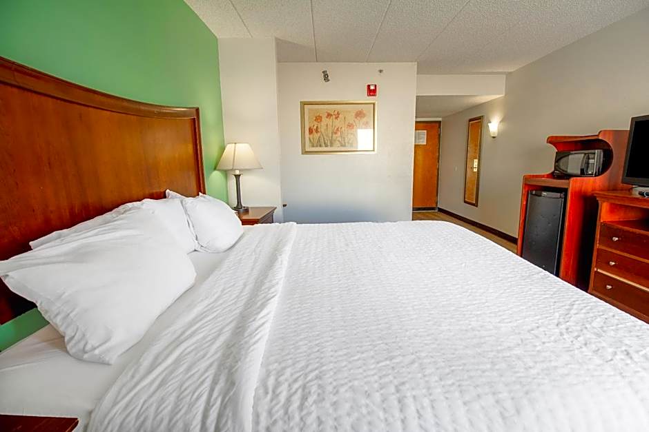 Tulsa Square Hotel Central, I-44 By OYO