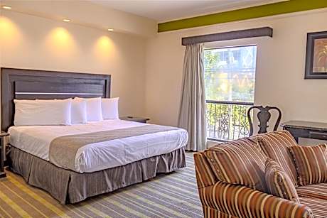 King Suite - Non-Smoking