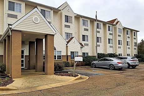 Starkville Inn & Suites