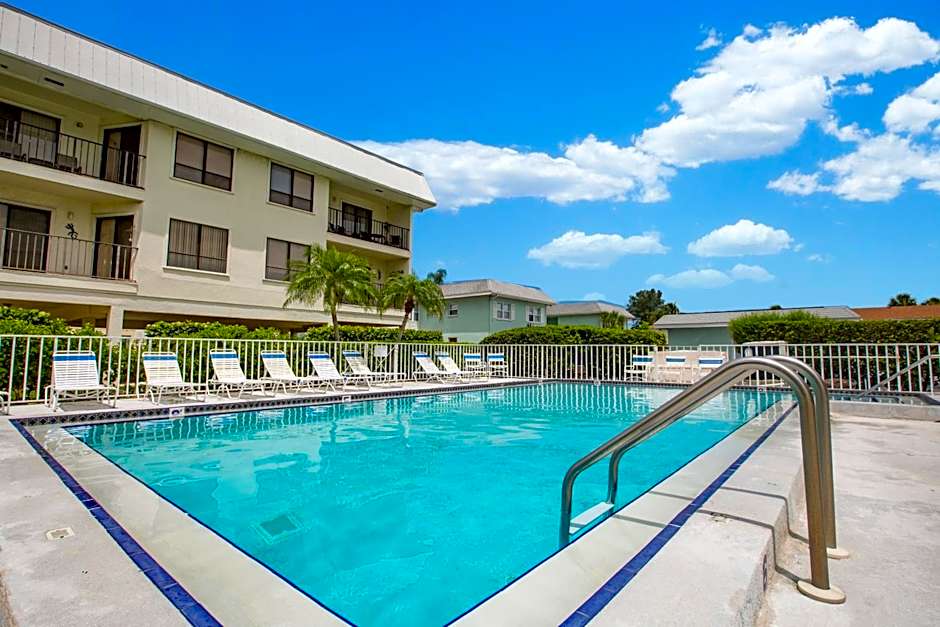 Absolute Anna Maria-Private Beach Access-Heated Pool-Water Views From Every Room