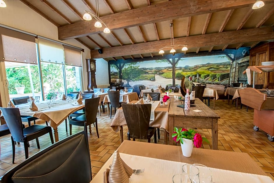 Logis Hôtels - Hôtel et Restaurant Les Voyageurs
