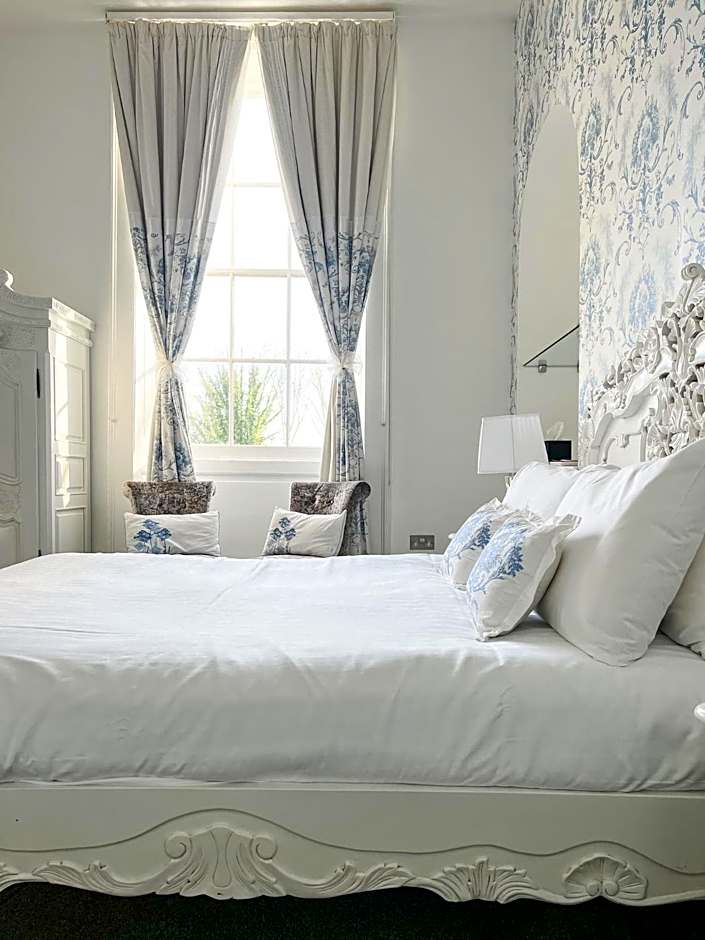 The Riverside House Hotel