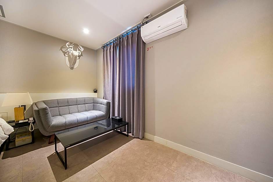 almond hotel Gupo station