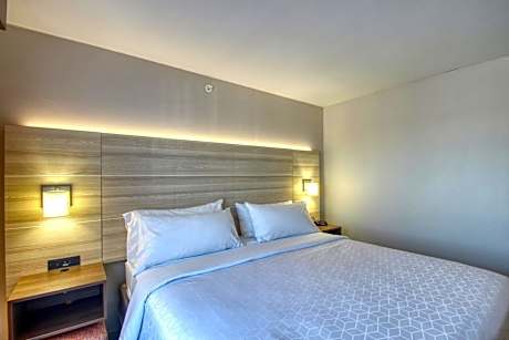 King Suite with Sofa Bed - Non-Smoking