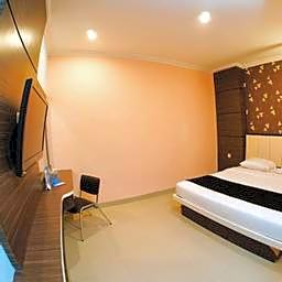 RedDoorz Plus @ Grand Pacifik Hotel Makassar