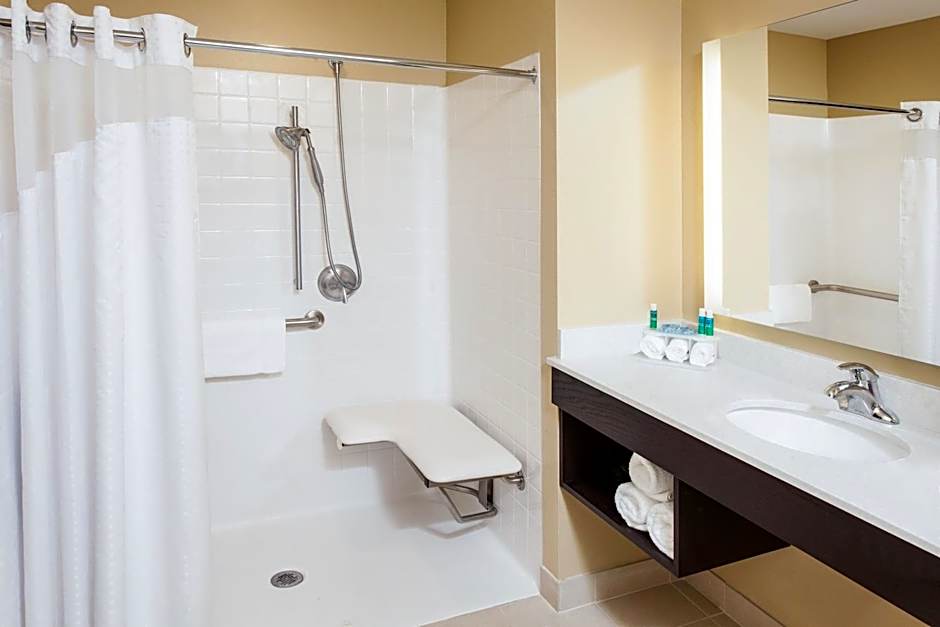 Holiday Inn Express & Suites Sandusky By IHG