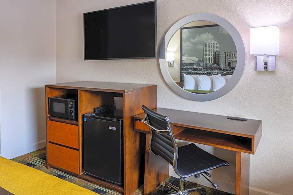 Super 8 by Wyndham Williamsburg/Historic Area