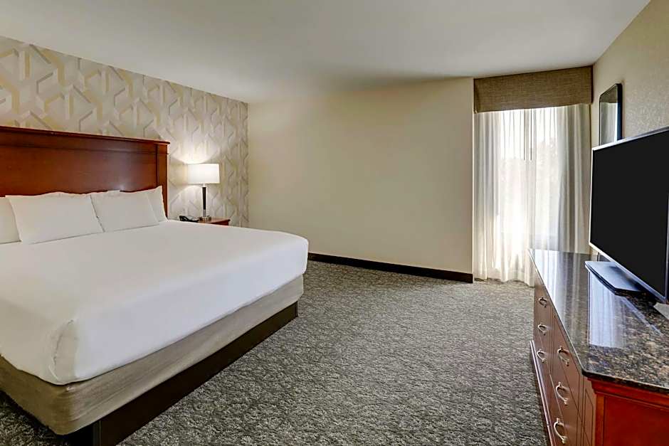 DRURY INN & SUITES CHARLOTTE UNIVERSITY PLACE