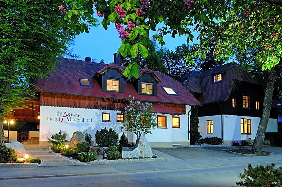 Hotel Alpenhof - ruhige Wohlfühloase zwischen München, dem Fünf-Seenland und den Bergen, in S-Bahnnähe
