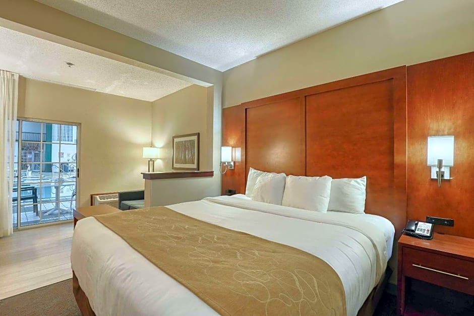 Comfort Suites Appleton Airport