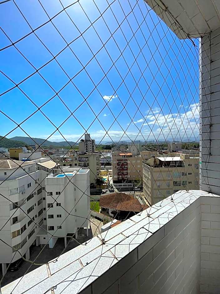 Apto com PISCINA 2 quadras da praia