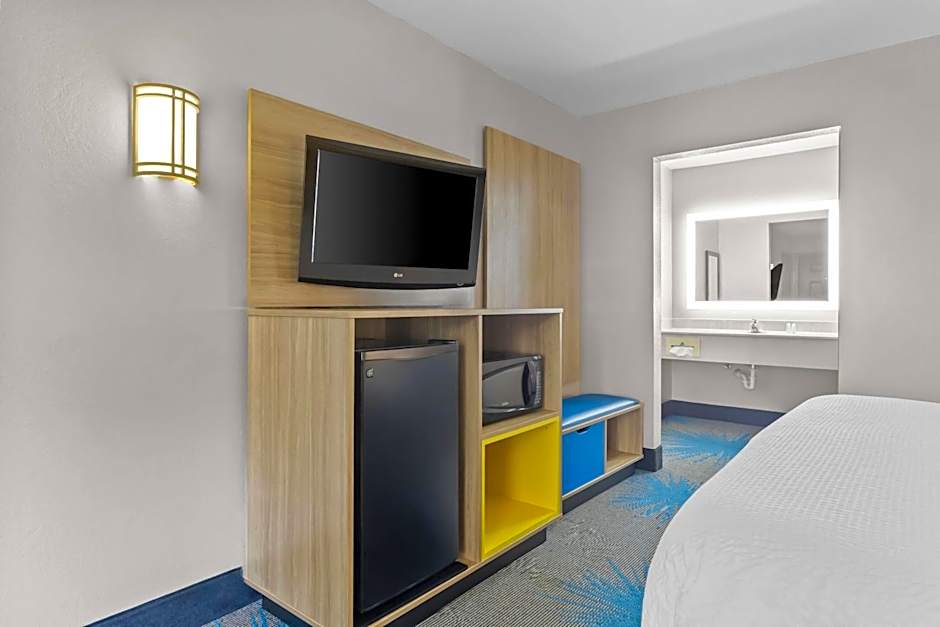 Days Inn by Wyndham Ocean Springs