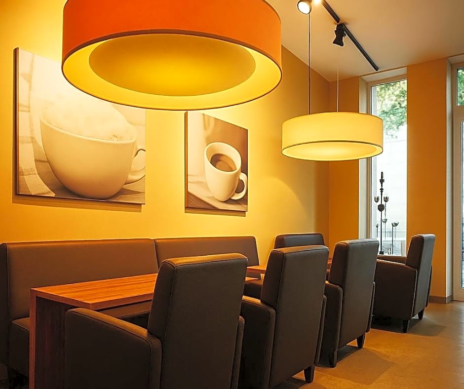 Plaza Hotel & Living Frankfurt