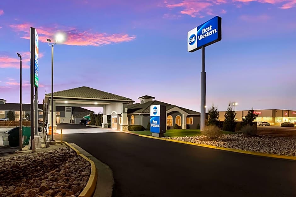 Photo 1 of 32 of Best Western Grants Inn