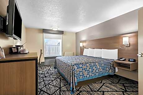 Queen Room with Mobility Accessible Walk-In Shower