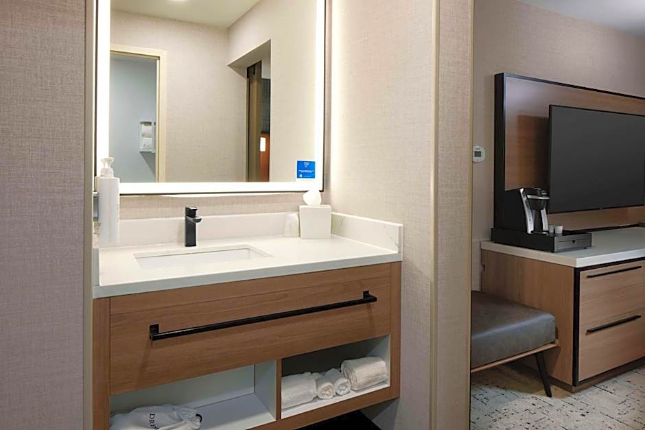Hampton Inn Newark Airport
