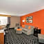 La Quinta Inn & Suites by Wyndham Memphis Airport Graceland