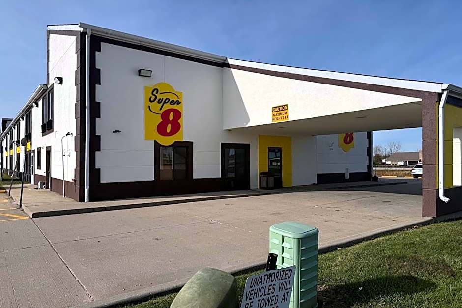 Super 8 by Wyndham Lincoln