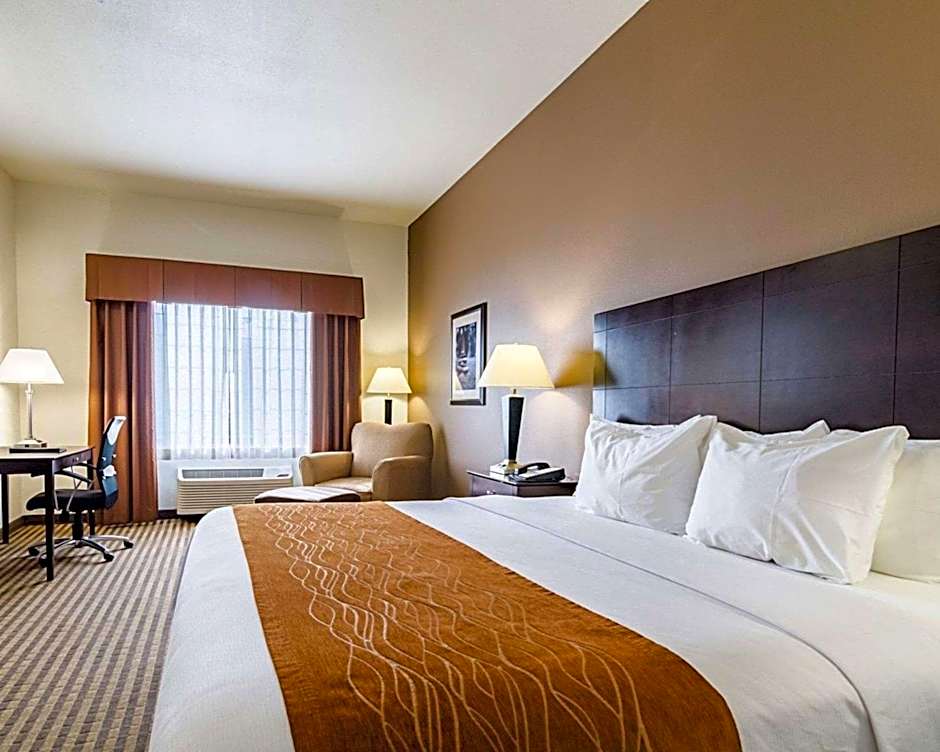 Comfort Inn & Suites Lawrence