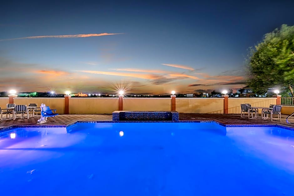Super 8 by Wyndham Hidalgo/McAllen Area