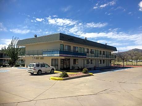 Travelodge by Wyndham Raton