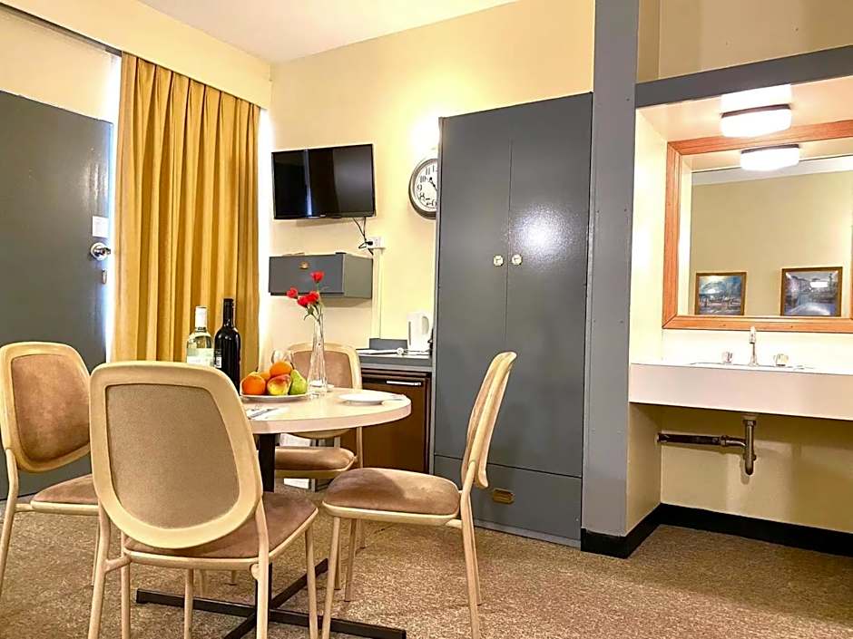 Gateway Motor Inn