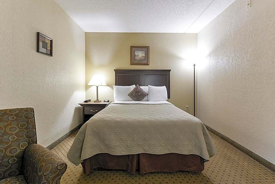 Grand View Inn & Suites