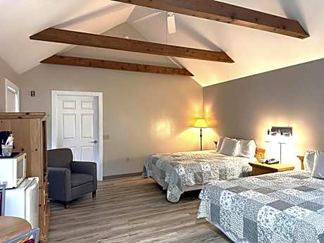 Spruce Lane Lodge and Cottages