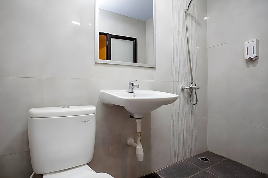 RedDoorz Premium @ Jalan Cengkeh Malang