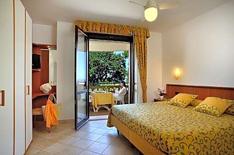 One-Bedroom Apartment (4 Adults)