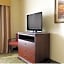 Holiday Inn Express & Suites Lexington NW-The Vineyard by IHG