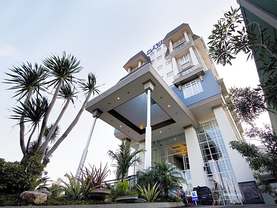 Photo 1 of 50 of Hotel Dafam Semarang