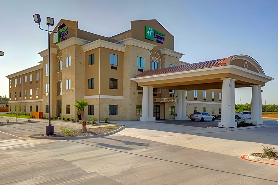 Holiday Inn Express Carrizo Springs