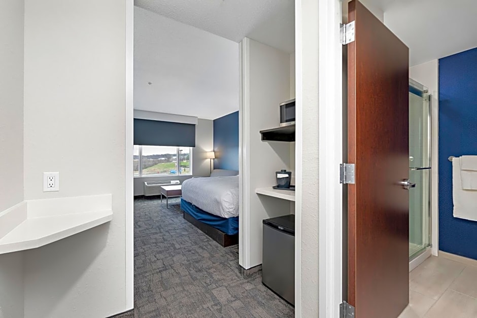 Holiday Inn Express Kansas City North Parkville, an IHG Hotel