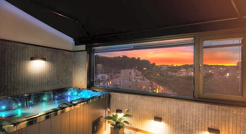 N Bridge Hotel