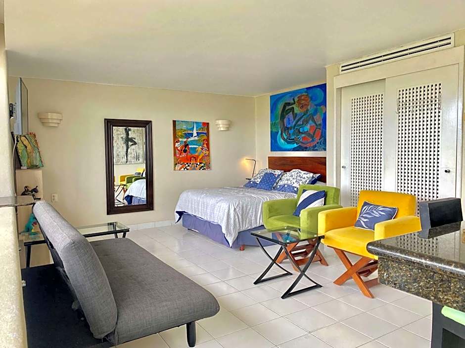 Elegant Beachfront Studio in Monarca Ixtapa