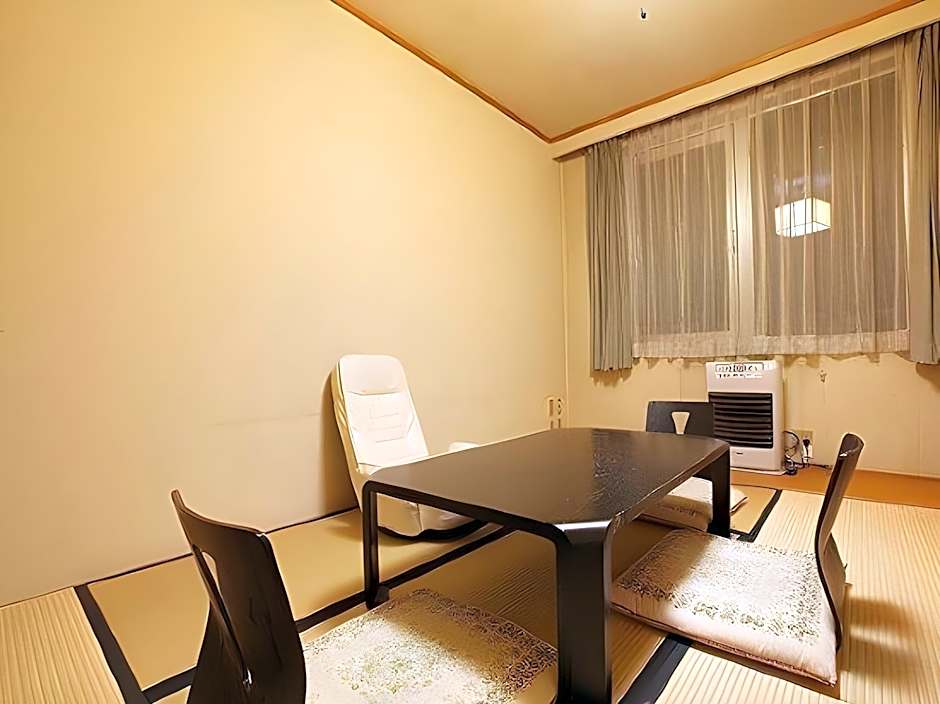 Hotel Justice - Ski IN Ski OUT - Private bathroom, next to the ski lift station