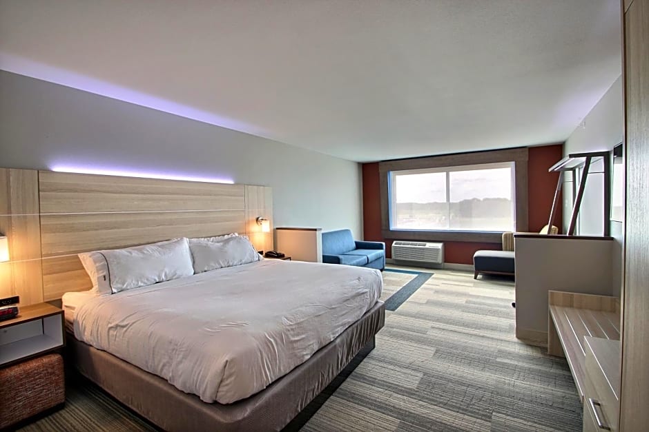 Holiday Inn Express & Suites Fond Du Lac