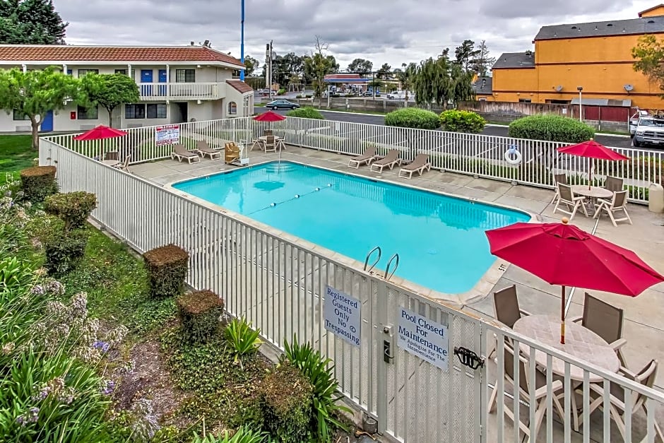 Motel 6-Salinas, CA - North Monterey Area