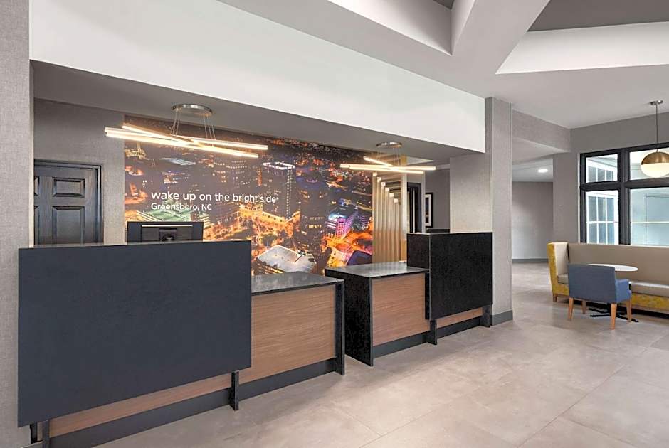 La Quinta Inn & Suites by Wyndham Greensboro