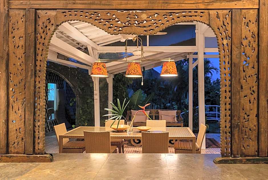 Spacious rustic Balinese villa with large pool