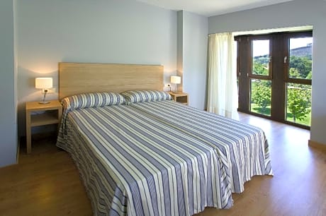 Apartamento-Familiar-Baño con bañera