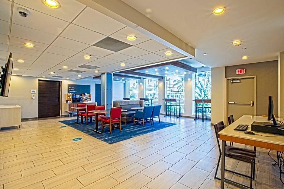 Holiday Inn Express Anaheim West By IHG