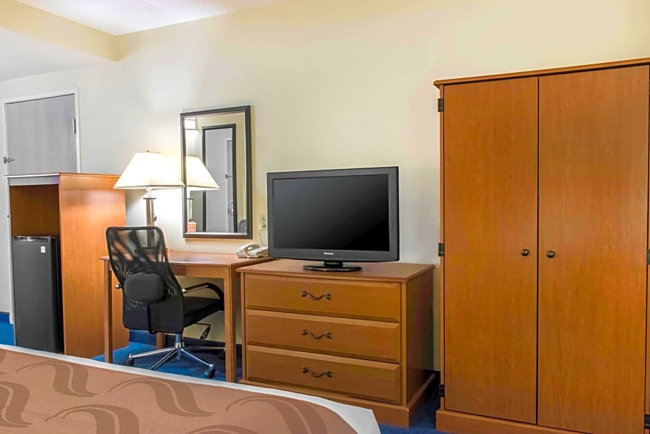 Photo 1 of 2 of 1 King Bed, Accessible