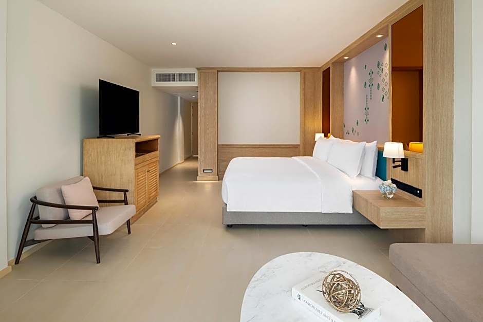 Photo 1 of 7 of Grand Premier 1 King Bed