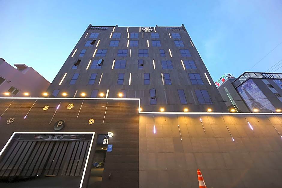 Louis Boutique Hotel