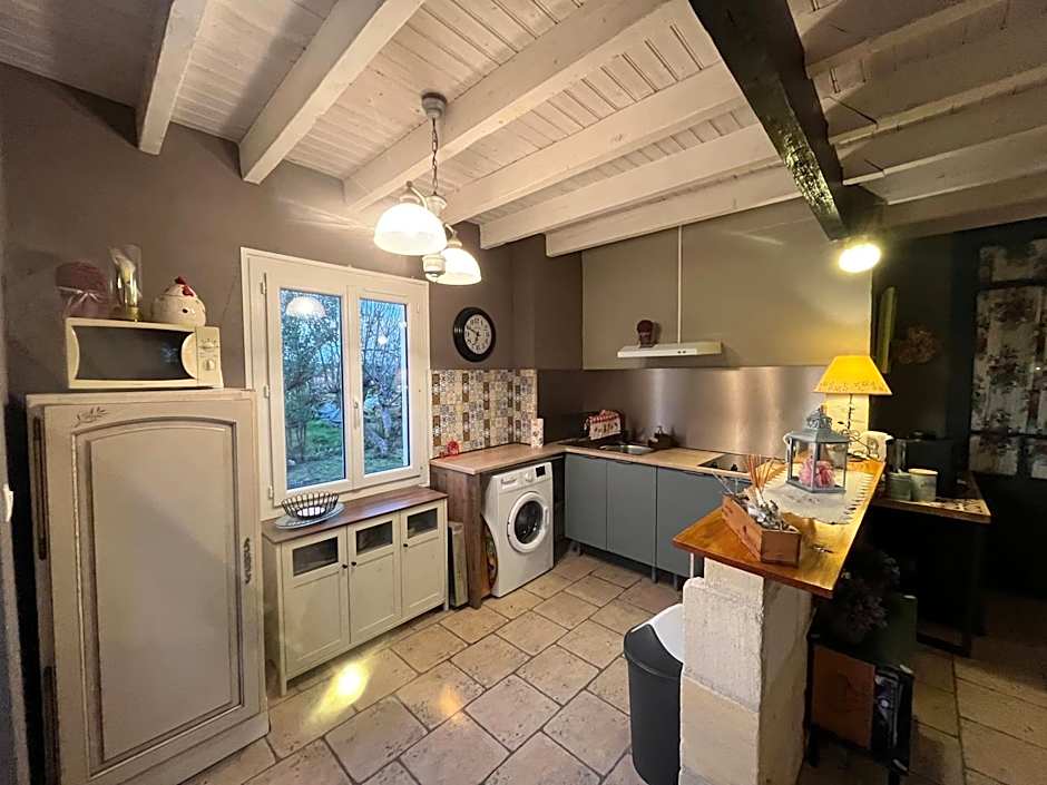 Chambres et Gîte PEYROUTAS " CAMILLE" Vignonet St Emilion
