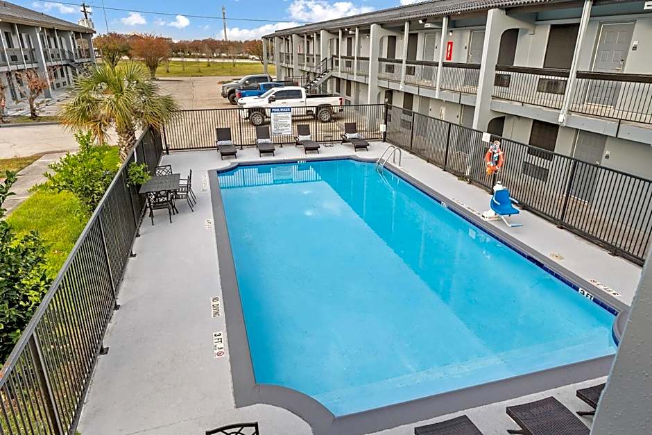 Days Inn & Suites by Wyndham Texas City